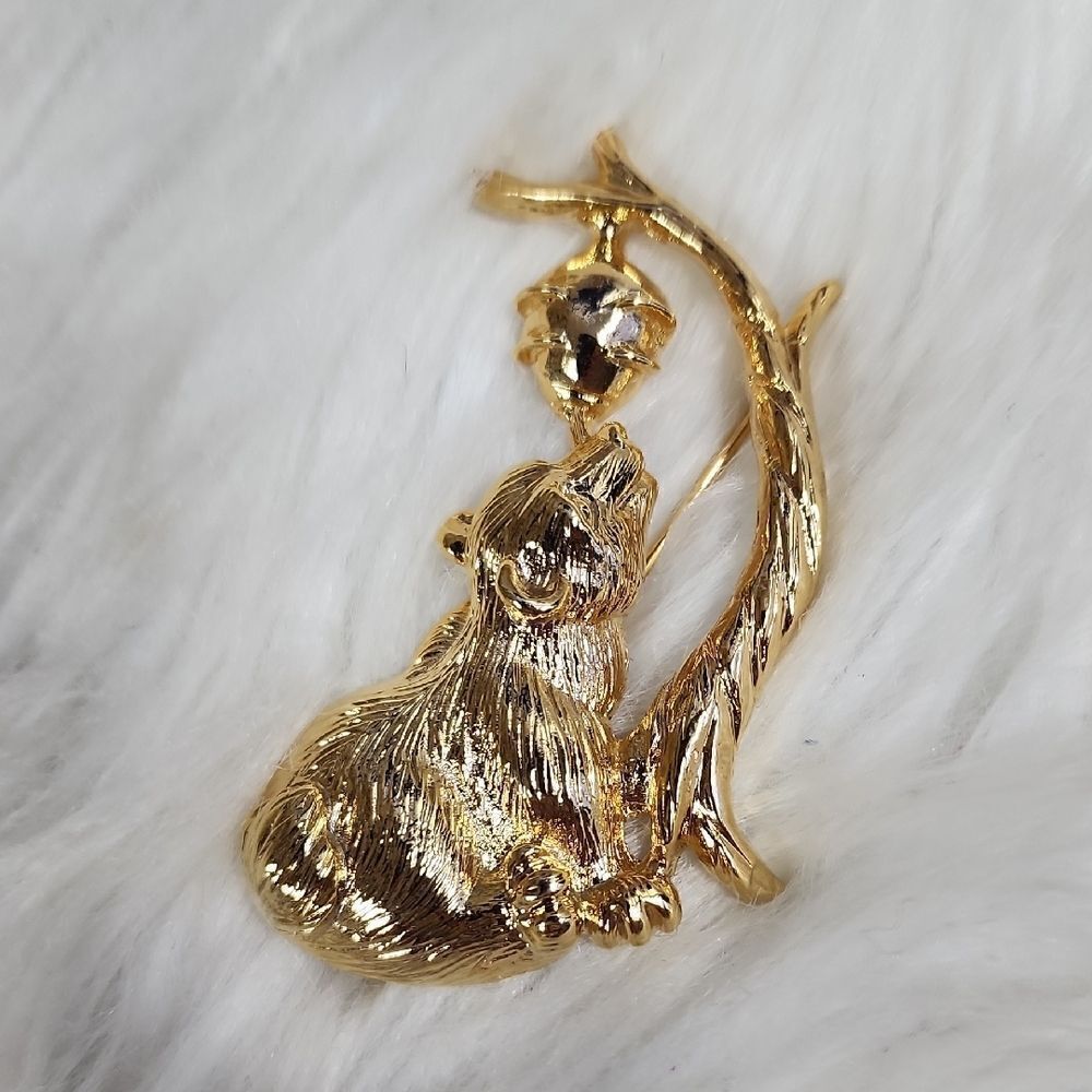 Honey Bear Brooch Bee Hive